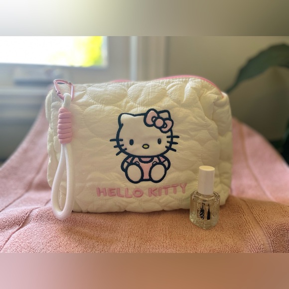 Hello Kitty Brand New Cosmetics Pouch Bag Clutch - Picture 2 of 3